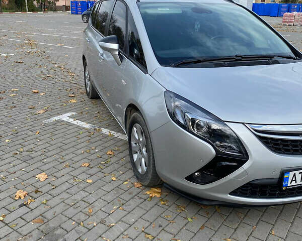 Серый Опель Zafira Tourer, объемом двигателя 1.6 л и пробегом 210 тыс. км за 12199 $, фото 6 на Automoto.ua