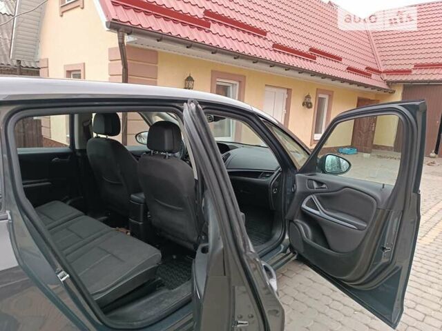 Серый Опель Zafira Tourer, объемом двигателя 1.6 л и пробегом 218 тыс. км за 11000 $, фото 19 на Automoto.ua