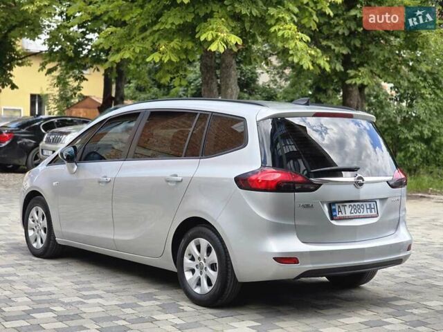 Сірий Опель Zafira Tourer, об'ємом двигуна 1.6 л та пробігом 218 тис. км за 10500 $, фото 2 на Automoto.ua