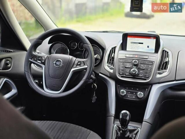 Сірий Опель Zafira Tourer, об'ємом двигуна 1.6 л та пробігом 218 тис. км за 10500 $, фото 4 на Automoto.ua