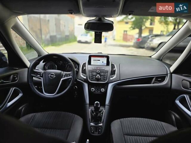Сірий Опель Zafira Tourer, об'ємом двигуна 1.6 л та пробігом 218 тис. км за 10500 $, фото 3 на Automoto.ua