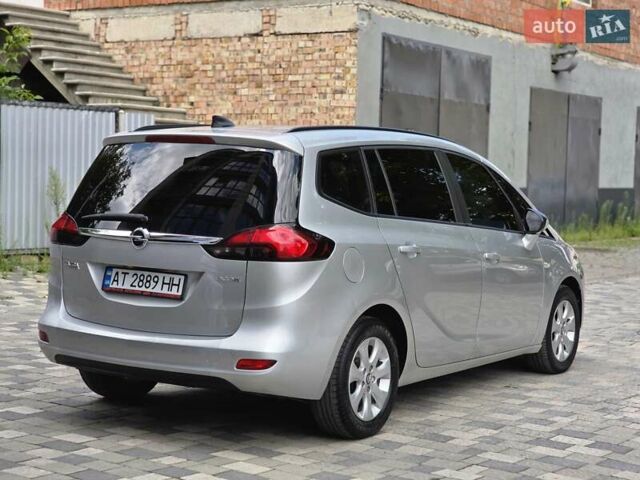 Сірий Опель Zafira Tourer, об'ємом двигуна 1.6 л та пробігом 218 тис. км за 10500 $, фото 12 на Automoto.ua
