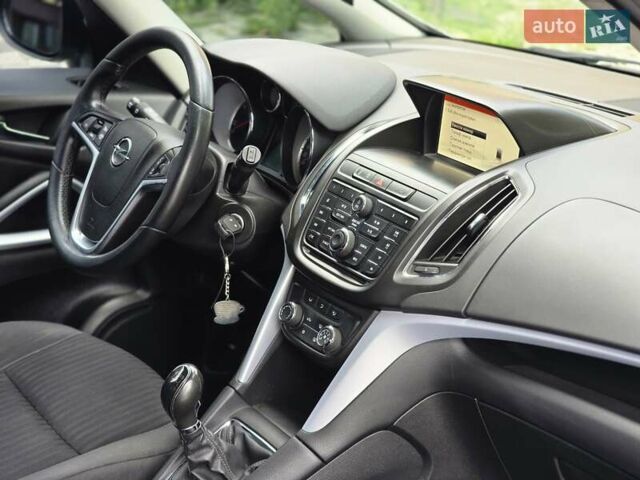 Сірий Опель Zafira Tourer, об'ємом двигуна 1.6 л та пробігом 218 тис. км за 10500 $, фото 17 на Automoto.ua