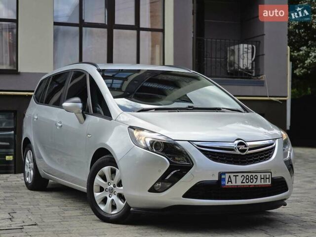 Сірий Опель Zafira Tourer, об'ємом двигуна 1.6 л та пробігом 218 тис. км за 10500 $, фото 7 на Automoto.ua