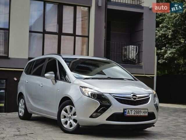 Сірий Опель Zafira Tourer, об'ємом двигуна 1.6 л та пробігом 218 тис. км за 10500 $, фото 6 на Automoto.ua