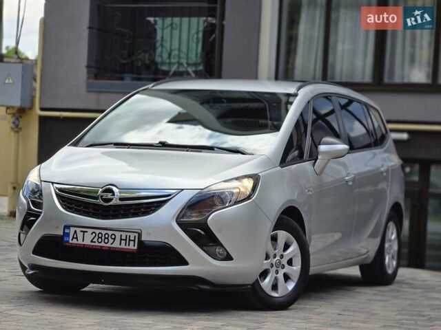 Сірий Опель Zafira Tourer, об'ємом двигуна 1.6 л та пробігом 218 тис. км за 10500 $, фото 1 на Automoto.ua