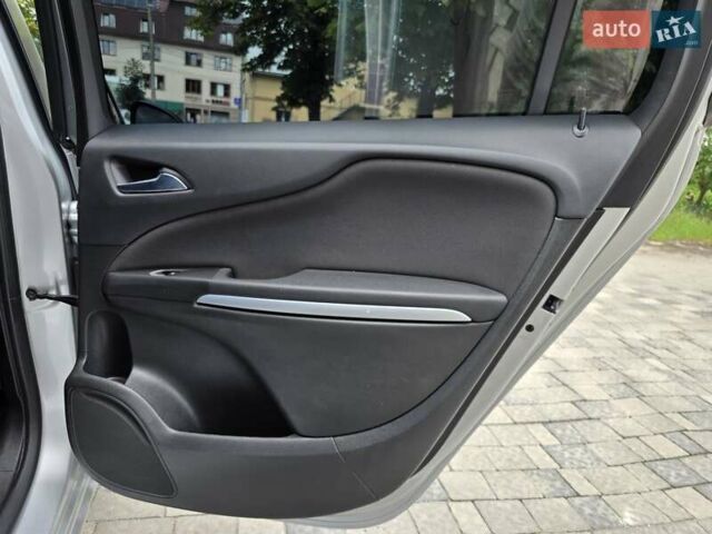 Сірий Опель Zafira Tourer, об'ємом двигуна 1.6 л та пробігом 218 тис. км за 10500 $, фото 29 на Automoto.ua