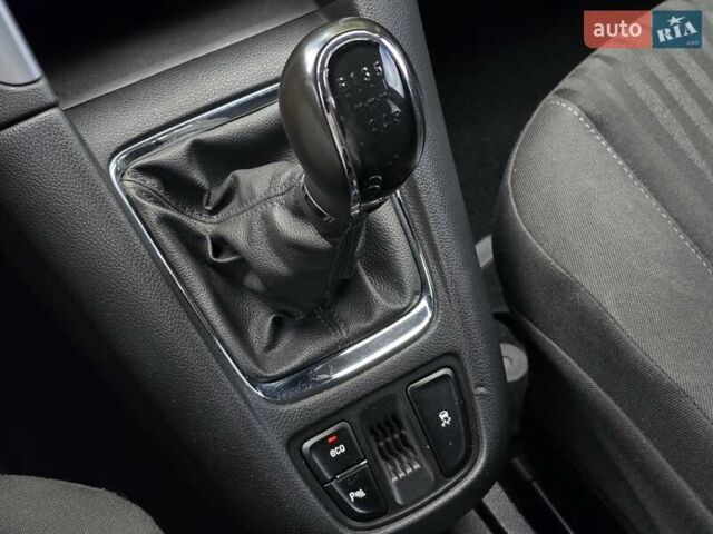 Сірий Опель Zafira Tourer, об'ємом двигуна 1.6 л та пробігом 218 тис. км за 10500 $, фото 32 на Automoto.ua