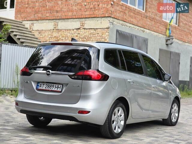 Сірий Опель Zafira Tourer, об'ємом двигуна 1.6 л та пробігом 218 тис. км за 10500 $, фото 13 на Automoto.ua
