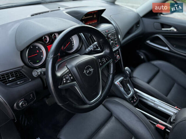 Серый Опель Zafira Tourer, объемом двигателя 2 л и пробегом 203 тыс. км за 13700 $, фото 14 на Automoto.ua