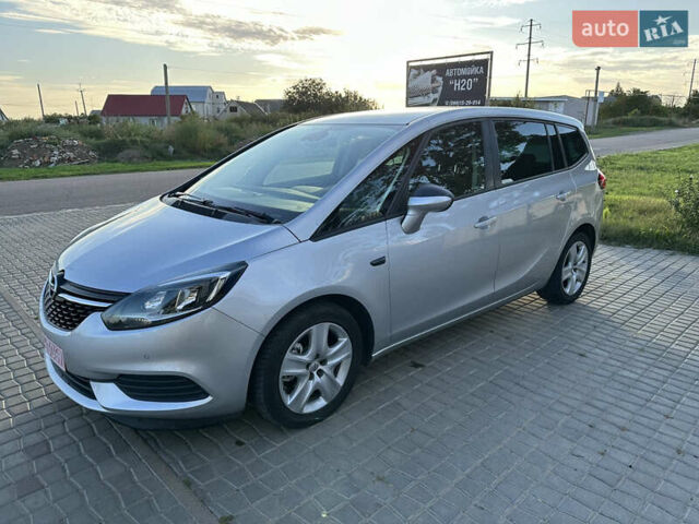 Серый Опель Zafira Tourer, объемом двигателя 1.6 л и пробегом 217 тыс. км за 11700 $, фото 2 на Automoto.ua