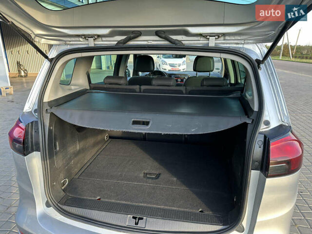 Серый Опель Zafira Tourer, объемом двигателя 1.6 л и пробегом 217 тыс. км за 11700 $, фото 35 на Automoto.ua