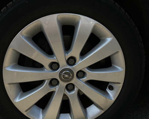 Серый Опель Zafira Tourer, объемом двигателя 1.6 л и пробегом 196 тыс. км за 13500 $, фото 25 на Automoto.ua