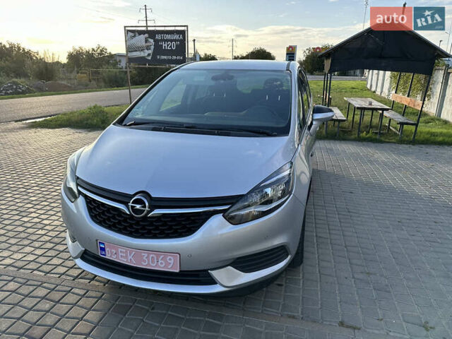 Серый Опель Zafira Tourer, объемом двигателя 1.6 л и пробегом 217 тыс. км за 11700 $, фото 1 на Automoto.ua