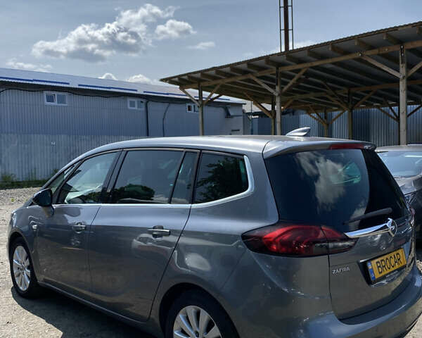 Серый Опель Zafira Tourer, объемом двигателя 1.6 л и пробегом 196 тыс. км за 13500 $, фото 5 на Automoto.ua