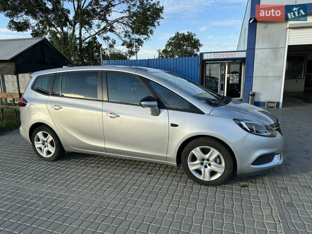 Серый Опель Zafira Tourer, объемом двигателя 1.6 л и пробегом 217 тыс. км за 11700 $, фото 3 на Automoto.ua