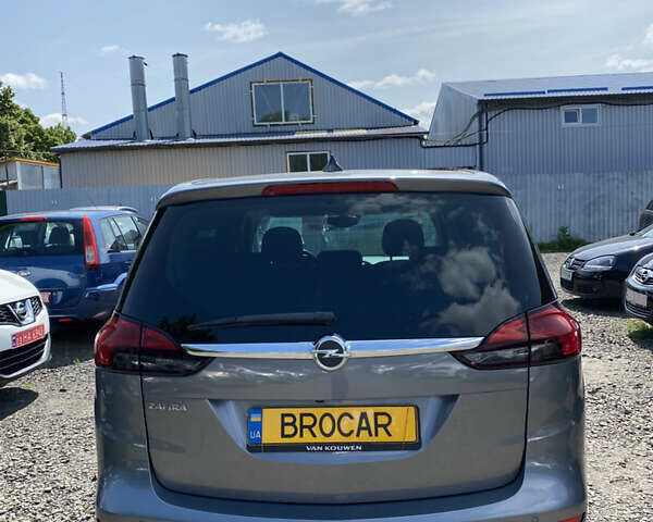 Серый Опель Zafira Tourer, объемом двигателя 1.6 л и пробегом 196 тыс. км за 13500 $, фото 4 на Automoto.ua