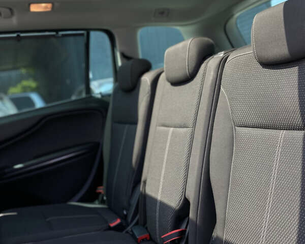Серый Опель Zafira Tourer, объемом двигателя 1.6 л и пробегом 196 тыс. км за 13500 $, фото 19 на Automoto.ua
