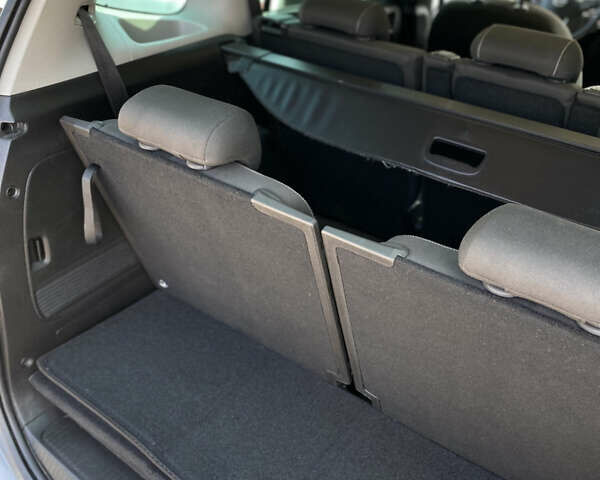 Серый Опель Zafira Tourer, объемом двигателя 1.6 л и пробегом 196 тыс. км за 13500 $, фото 7 на Automoto.ua