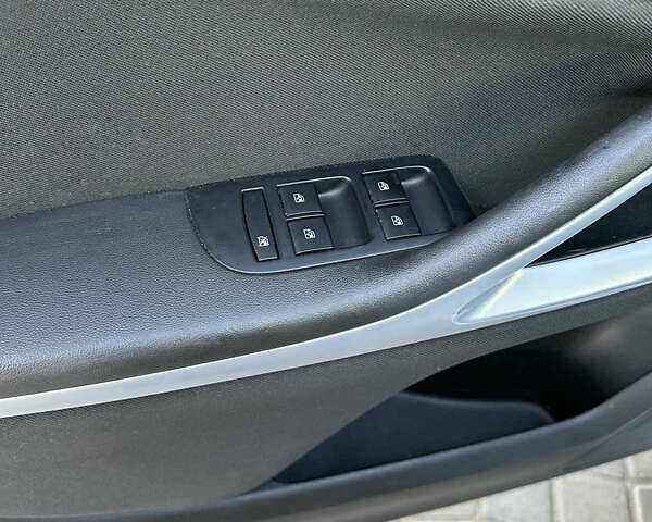 Серый Опель Zafira Tourer, объемом двигателя 1.6 л и пробегом 217 тыс. км за 11700 $, фото 16 на Automoto.ua