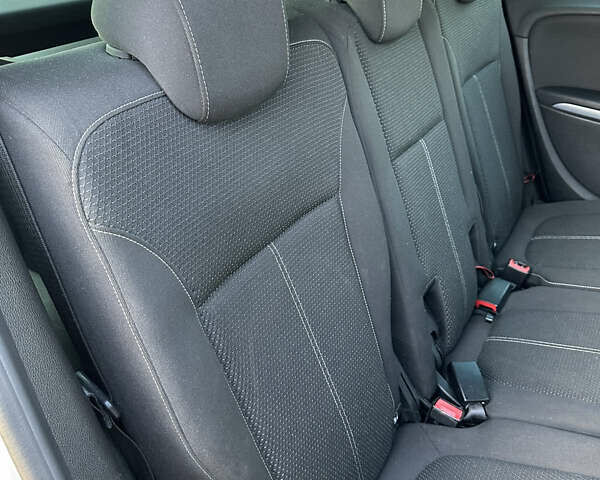 Серый Опель Zafira Tourer, объемом двигателя 1.6 л и пробегом 217 тыс. км за 11700 $, фото 34 на Automoto.ua