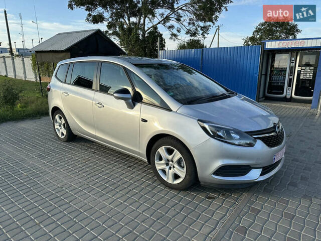 Серый Опель Zafira Tourer, объемом двигателя 1.6 л и пробегом 217 тыс. км за 11700 $, фото 4 на Automoto.ua