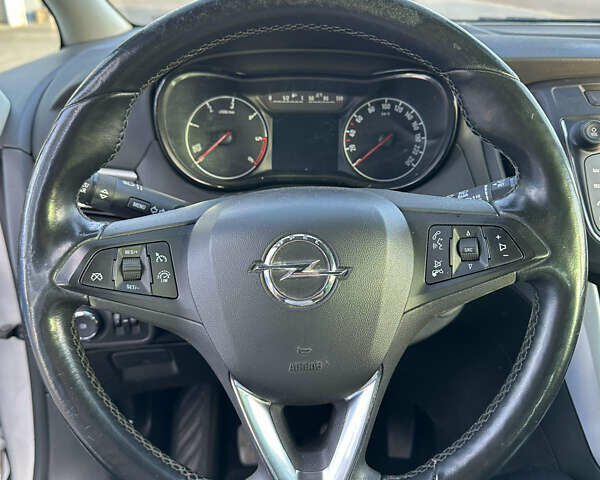 Серый Опель Zafira Tourer, объемом двигателя 1.6 л и пробегом 217 тыс. км за 11700 $, фото 20 на Automoto.ua