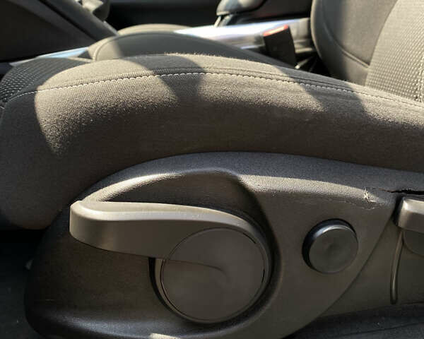 Серый Опель Zafira Tourer, объемом двигателя 1.6 л и пробегом 196 тыс. км за 13500 $, фото 27 на Automoto.ua