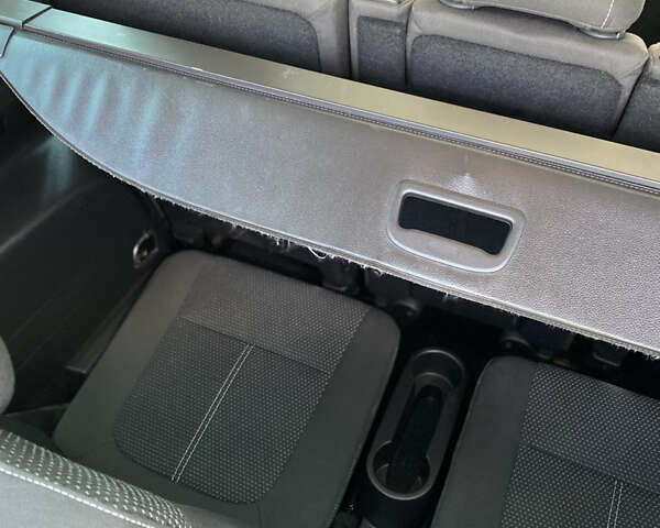 Серый Опель Zafira Tourer, объемом двигателя 1.6 л и пробегом 196 тыс. км за 13500 $, фото 8 на Automoto.ua