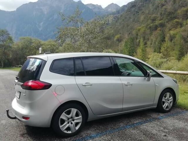 Серый Опель Zafira Tourer, объемом двигателя 2 л и пробегом 269 тыс. км за 14100 $, фото 8 на Automoto.ua