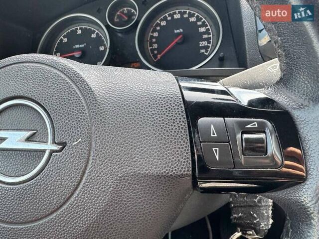 Синій Опель Zafira Tourer, об'ємом двигуна 1.69 л та пробігом 318 тис. км за 7290 $, фото 71 на Automoto.ua