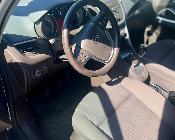 Синій Опель Zafira Tourer, об'ємом двигуна 1.4 л та пробігом 173 тис. км за 10000 $, фото 8 на Automoto.ua