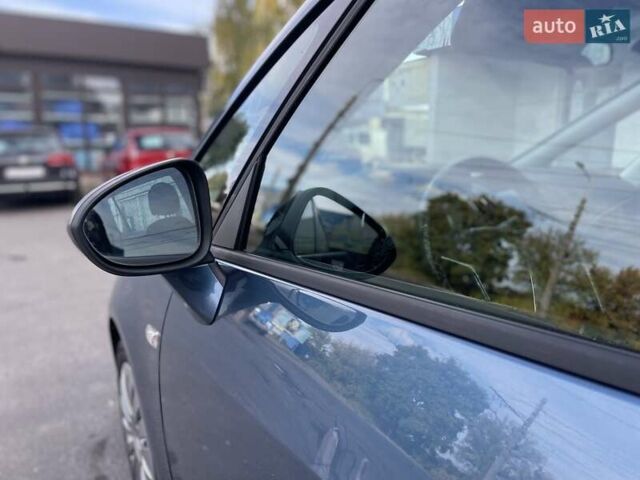 Синий Опель Zafira Tourer, объемом двигателя 2 л и пробегом 187 тыс. км за 10500 $, фото 8 на Automoto.ua
