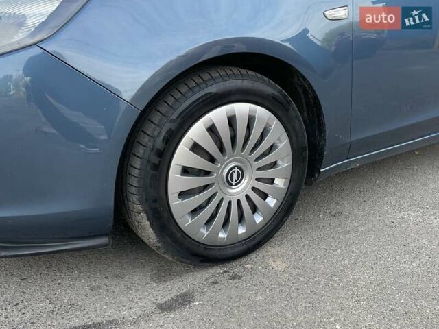 Синий Опель Zafira Tourer, объемом двигателя 2 л и пробегом 187 тыс. км за 10500 $, фото 12 на Automoto.ua