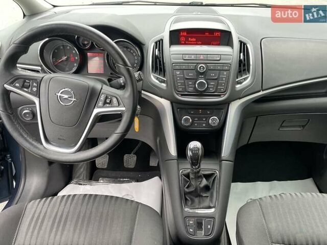 Синий Опель Zafira Tourer, объемом двигателя 2 л и пробегом 187 тыс. км за 10500 $, фото 4 на Automoto.ua