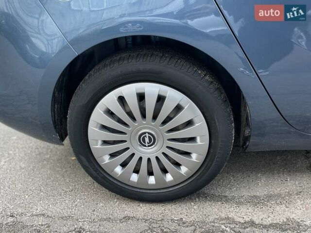 Синий Опель Zafira Tourer, объемом двигателя 2 л и пробегом 187 тыс. км за 10500 $, фото 10 на Automoto.ua