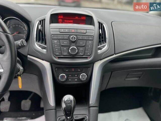 Синий Опель Zafira Tourer, объемом двигателя 2 л и пробегом 187 тыс. км за 10500 $, фото 38 на Automoto.ua