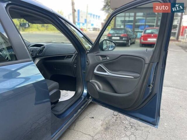 Синий Опель Zafira Tourer, объемом двигателя 2 л и пробегом 187 тыс. км за 10500 $, фото 20 на Automoto.ua