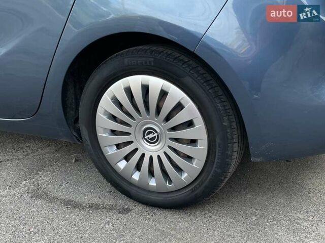 Синий Опель Zafira Tourer, объемом двигателя 2 л и пробегом 187 тыс. км за 10500 $, фото 13 на Automoto.ua