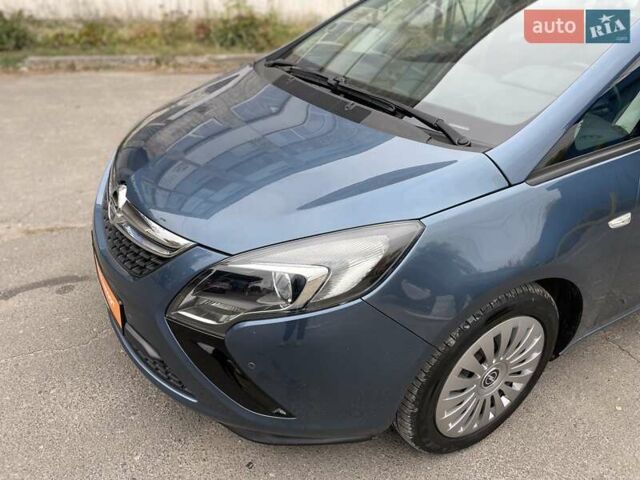 Синий Опель Zafira Tourer, объемом двигателя 2 л и пробегом 187 тыс. км за 10500 $, фото 2 на Automoto.ua