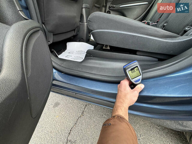 Синий Опель Zafira Tourer, объемом двигателя 2 л и пробегом 187 тыс. км за 10500 $, фото 92 на Automoto.ua
