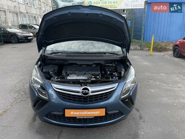 Синий Опель Zafira Tourer, объемом двигателя 2 л и пробегом 187 тыс. км за 10500 $, фото 26 на Automoto.ua