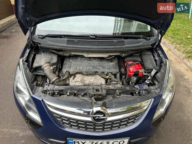 Синий Опель Zafira Tourer, объемом двигателя 2 л и пробегом 250 тыс. км за 7200 $, фото 1 на Automoto.ua