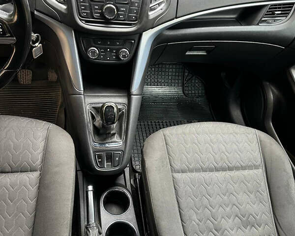 Синий Опель Zafira Tourer, объемом двигателя 2 л и пробегом 250 тыс. км за 7200 $, фото 4 на Automoto.ua