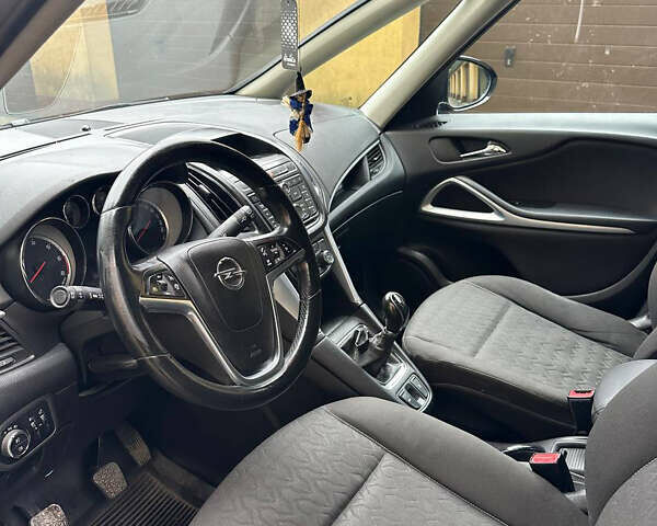 Синий Опель Zafira Tourer, объемом двигателя 2 л и пробегом 250 тыс. км за 7200 $, фото 2 на Automoto.ua