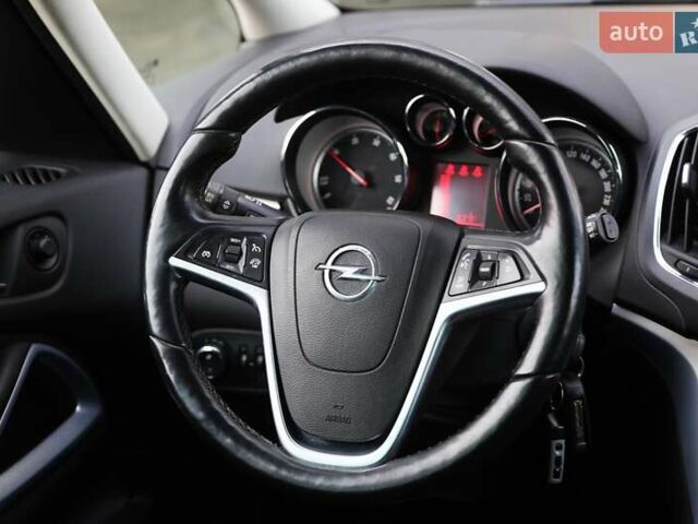 Синий Опель Zafira Tourer, объемом двигателя 1.6 л и пробегом 173 тыс. км за 9000 $, фото 13 на Automoto.ua
