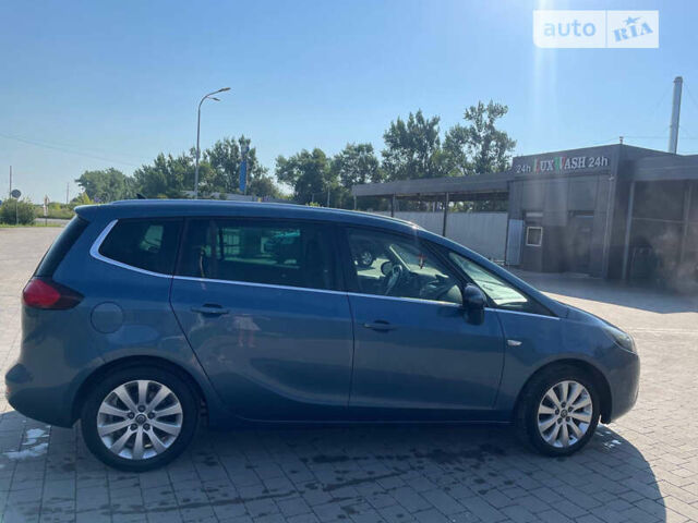 Синий Опель Zafira Tourer, объемом двигателя 1.6 л и пробегом 240 тыс. км за 9600 $, фото 4 на Automoto.ua