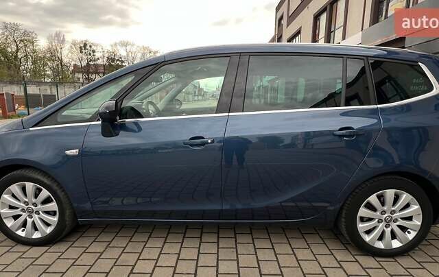 Синий Опель Zafira Tourer, объемом двигателя 1.6 л и пробегом 298 тыс. км за 10700 $, фото 6 на Automoto.ua