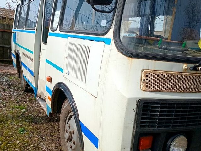 Белый ПАЗ 3205, объемом двигателя 4.7 л и пробегом 350 тыс. км за 2500 $, фото 4 на Automoto.ua