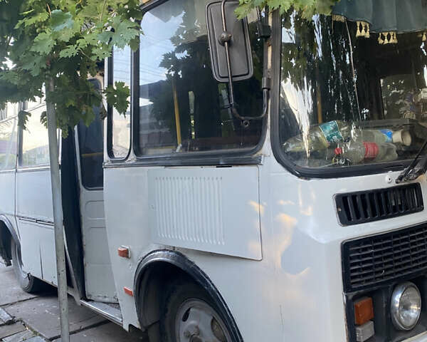 Белый ПАЗ 3205, объемом двигателя 4.67 л и пробегом 250 тыс. км за 4000 $, фото 3 на Automoto.ua